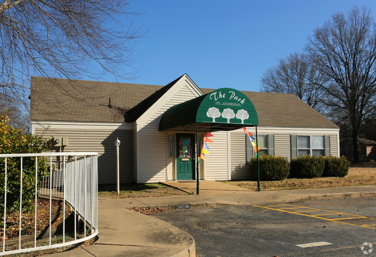 Building Photo - The Park On Stonewall