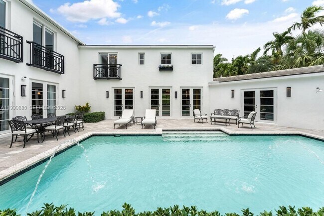 Foto del edificio - 2887 Pine Tree Dr