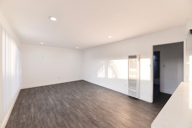 Building Photo - 247 Avenida Del Poniente