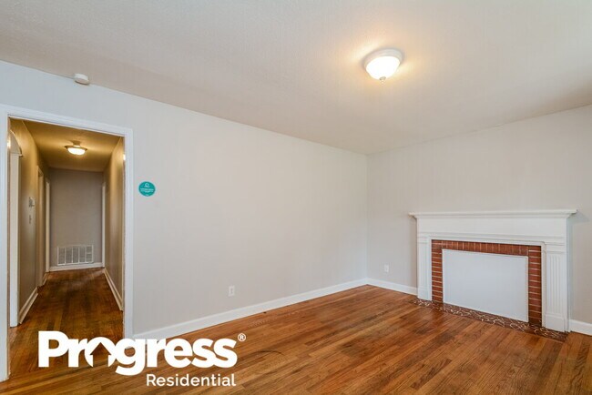 Building Photo - 110 E Crestview Dr