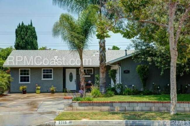 Building Photo - 3 bed 2 ba - SFR Near Centennial Park
