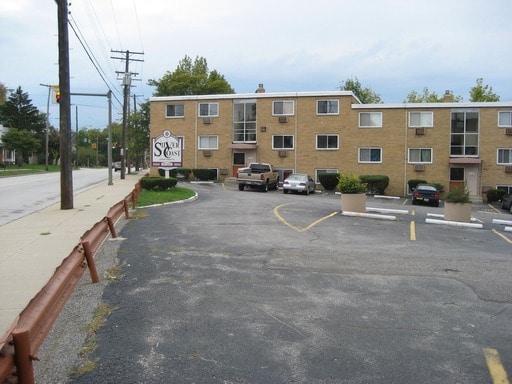 Primary Photo - 16300 Hilliard Rd