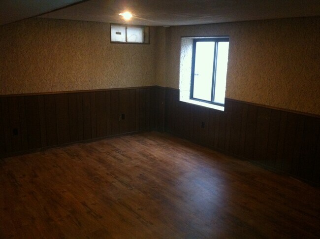 Building Photo - 1324 E Kinkaid St