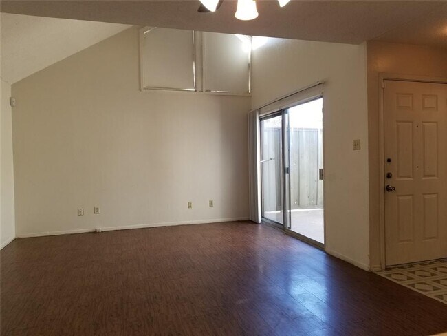 Building Photo - 4605 Country Creek Dr