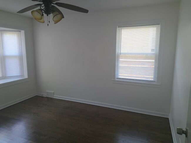 Foto del edificio - 6341 N Springfield Ave