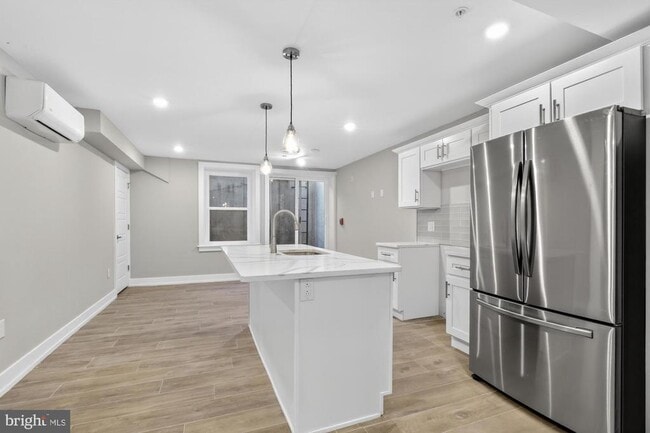 Building Photo - 2034 N Front St