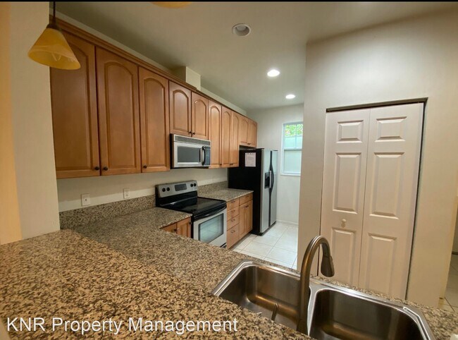 Foto del edificio - 2 br, 2.5 bath House - 575 NW 26th Ave