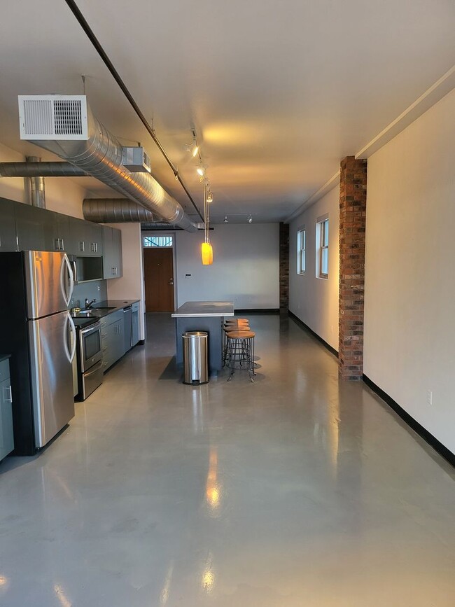 Foto del edificio - AHS Lofts 2 Bedroom 2 Bath Corner unit