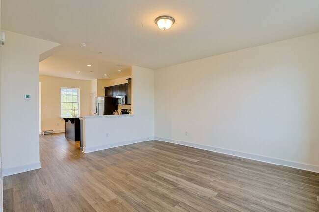 Foto del edificio - BRAND NEW-Luxury Townhomes!