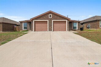 Building Photo - 903 Lasso Dr