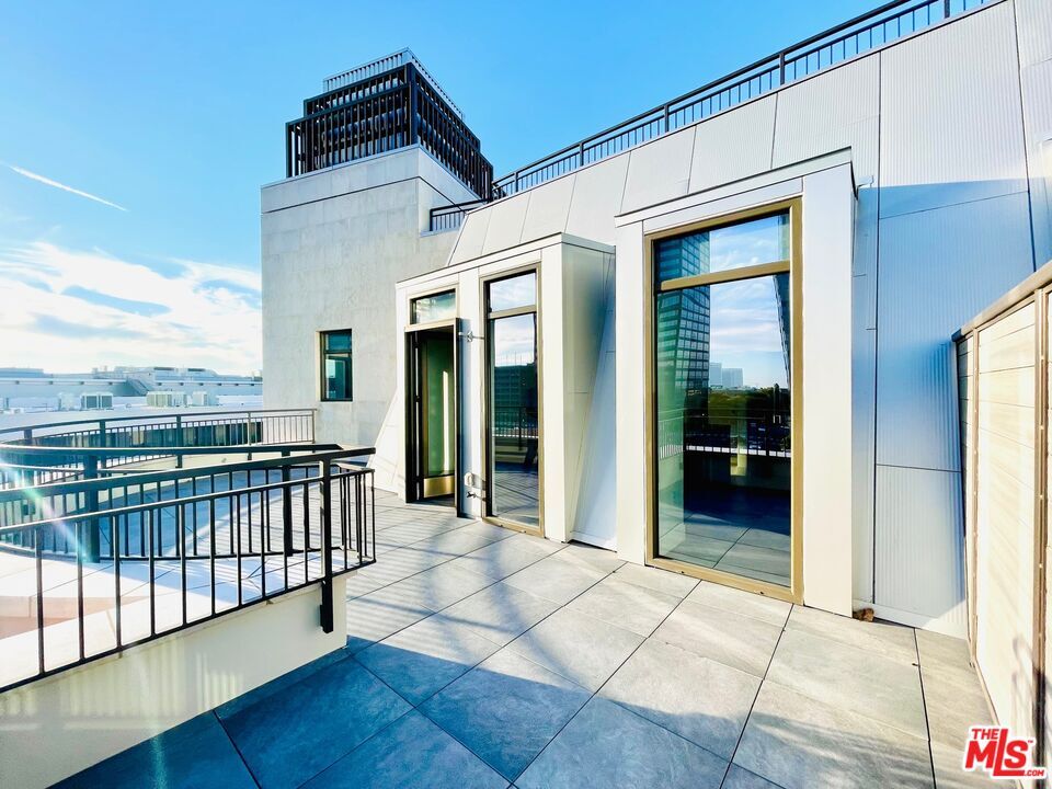 Primary Photo - 1122 Gayley Ave