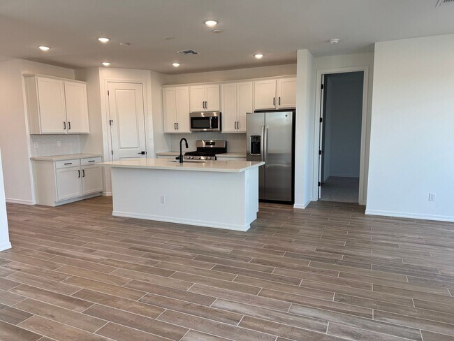 Building Photo - Alovita South  3 bed 2 bath home with move in specials.