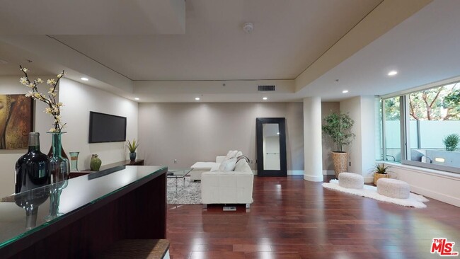 Foto del edificio - 1155 S Grand Ave