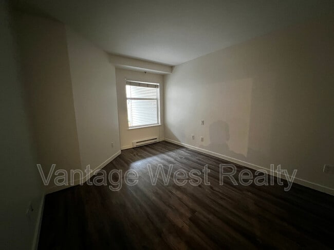 Building Photo - 555-555 Yates Rd