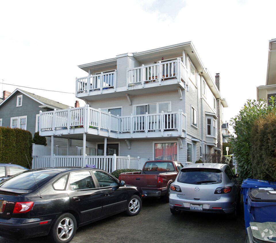 Foto del edificio - 2355 Franklin Ave E