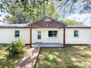 Building Photo - 1301 N Orchard Knob Ave