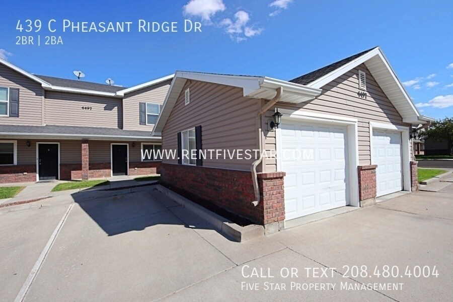 Foto del edificio - 439 Pheasant Ridge Dr