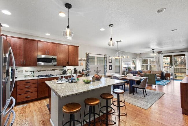 Foto del edificio - 5 Bedroom home in South Fort Collins