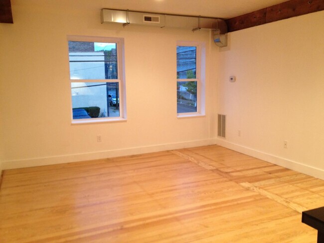 Building Photo - 118 E Jefferson St