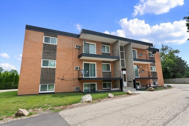 Building Photo - 300 Marlene Ct