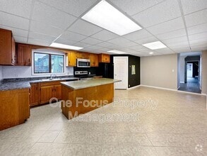 Building Photo - 305 S Jones St