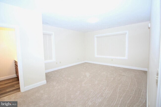 Building Photo - 1665 Kenton Rd