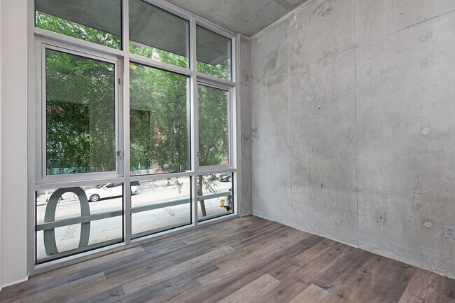 Building Photo - Rare corner unit at Fahrenheit available 4...