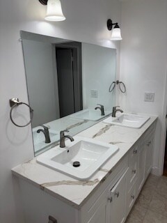 Foto del edificio - 931 E La Palma Dr