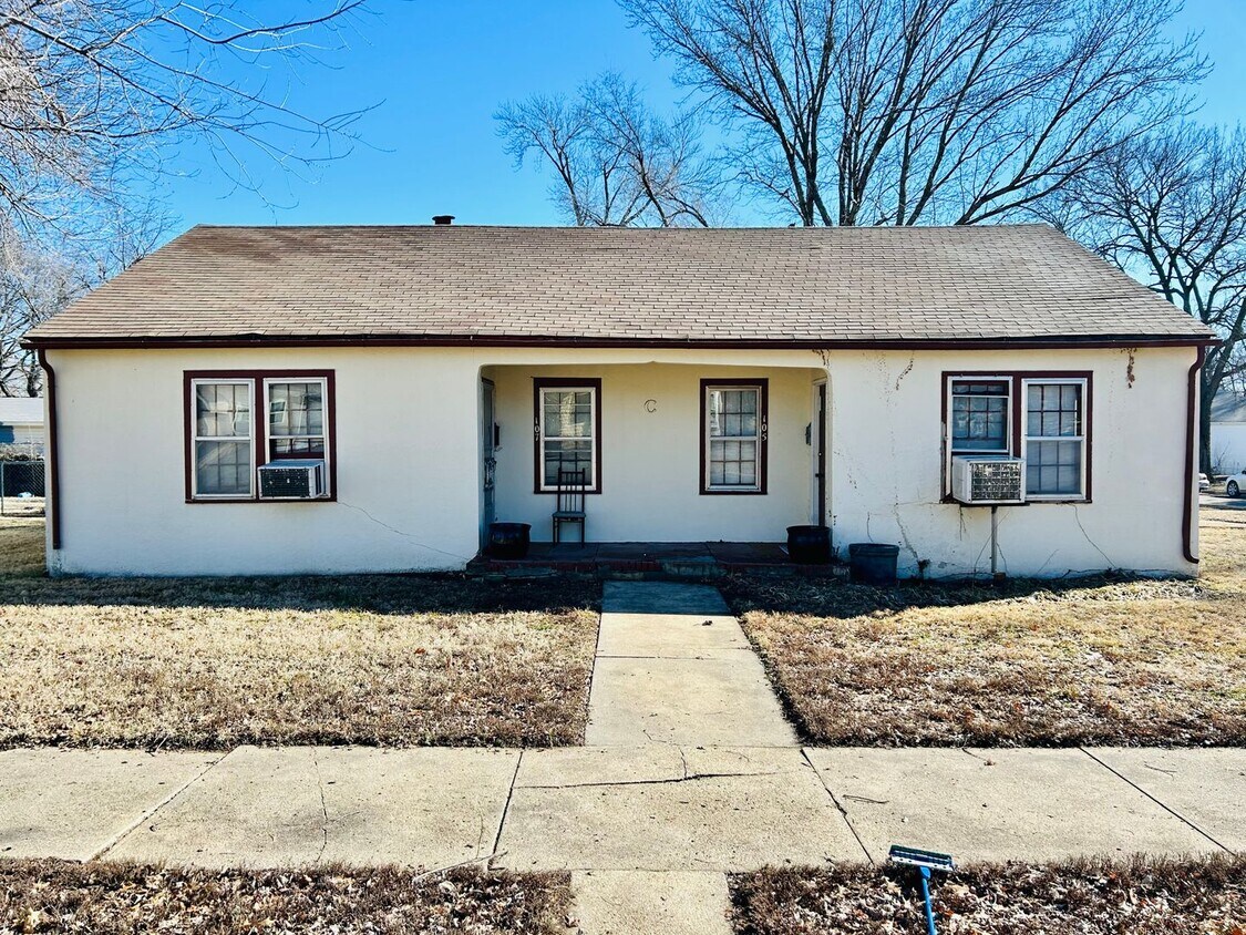 Primary Photo - 1 Bedroom Duplex, Central Location