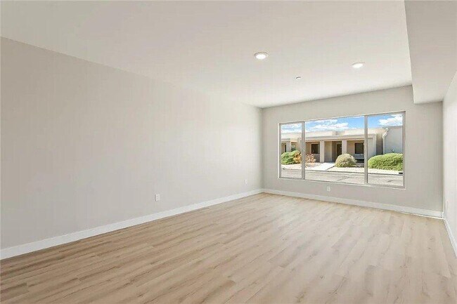 Foto del edificio - 3360 Landon Dr W