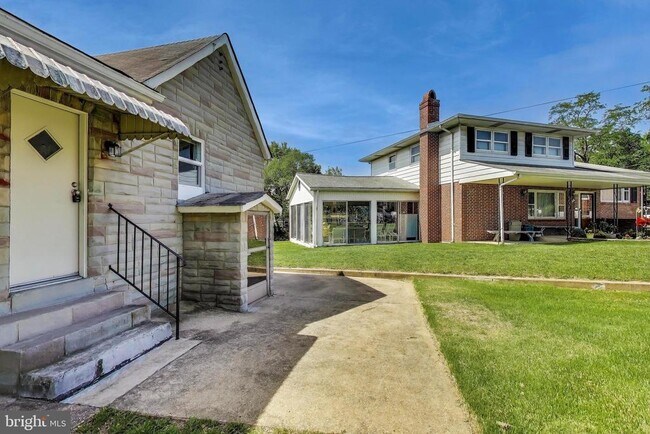 Foto del edificio - 8349 Bear Creek Dr