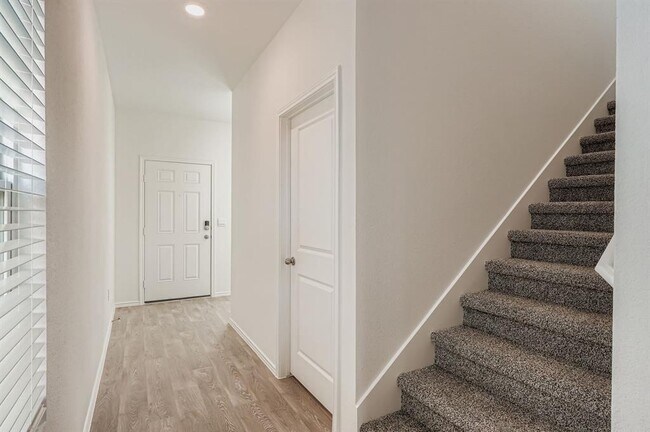 Building Photo - 12112 Douglas Fir Cir
