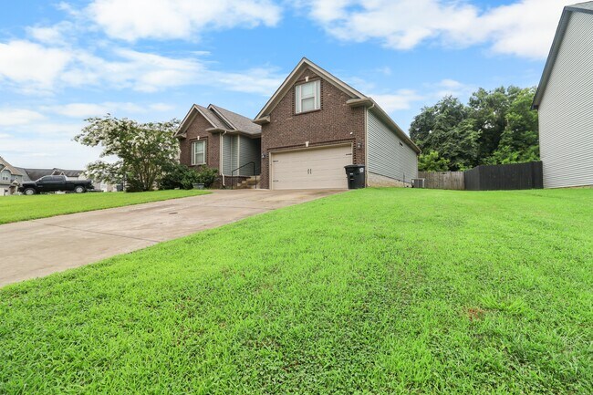 Foto del edificio - 128 Sycamore Hill Dr