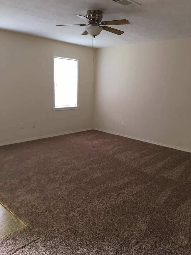 Living Room - 720 Ponta St