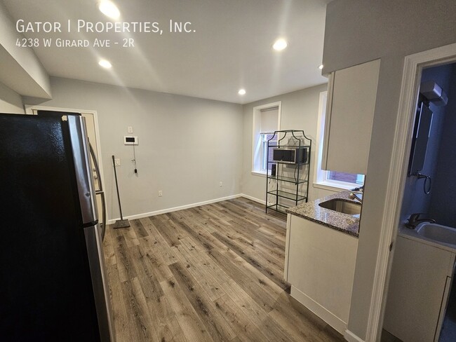 Building Photo - Large 1 Bedroom Apartment For Rent!