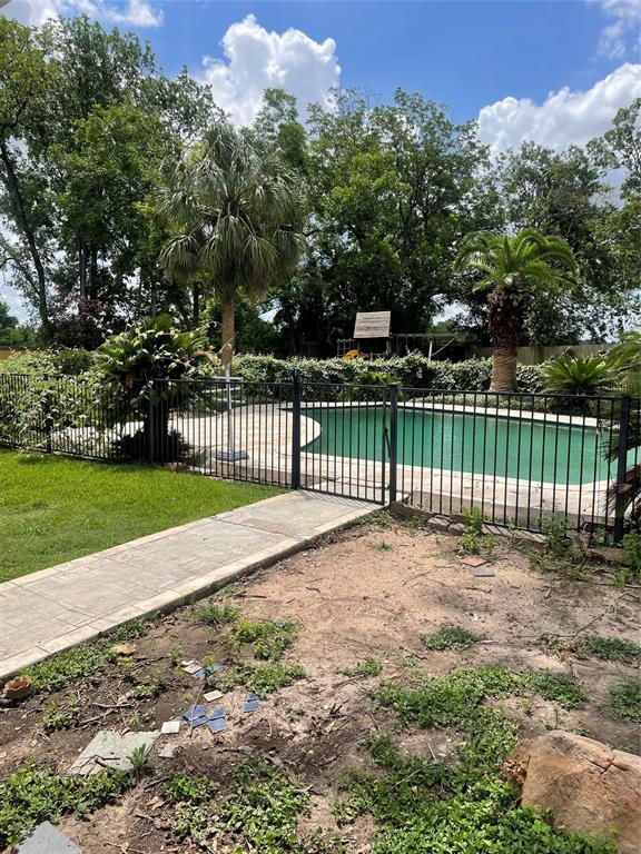 Building Photo - 4702 Bayou Vista Dr