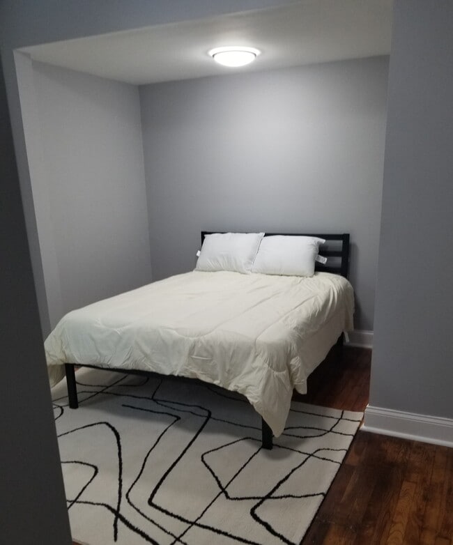 Primary Bedroom - 15 Motor Rd