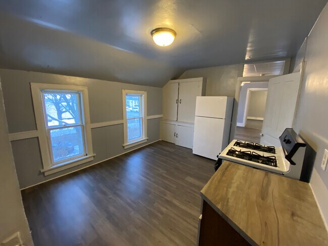 Building Photo - 1057 Alpine Ave NW