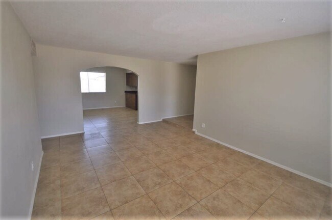 Building Photo - 4619 W Saguaro Dr