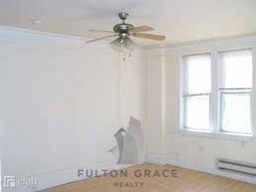 Building Photo - 5860 N Kenmore Ave