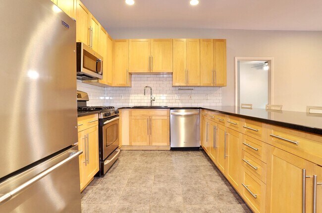 Foto del edificio - 1300 Grand St