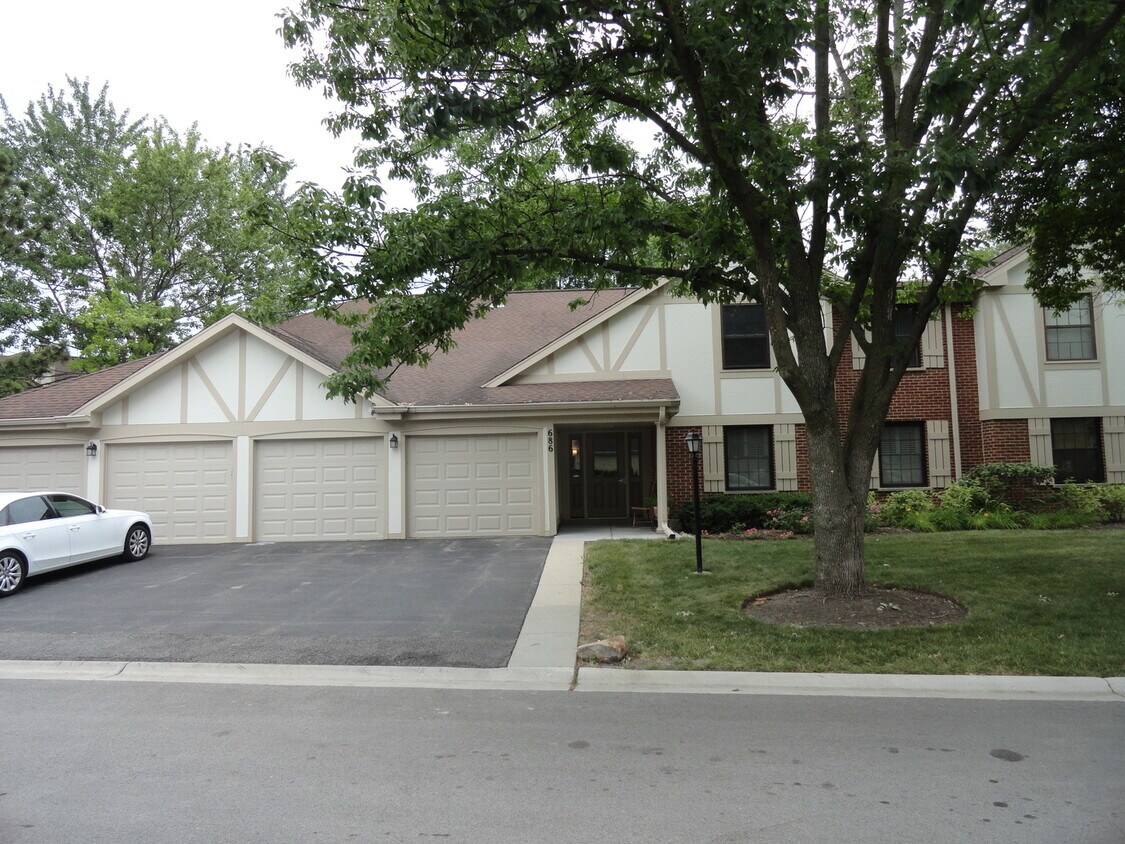 686 Scanlon Dr Unit B2, Wheeling, IL 60090 Condo for Rent in Wheeling