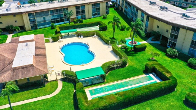 Foto del edificio - 700 Village Green Ct