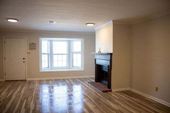 Building Photo - Charming 2BR 2.5BA Townhouse for Rent!