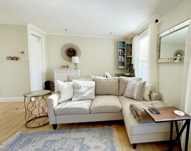 Building Photo - 4 Derne St