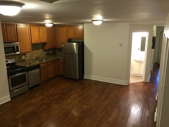 Foto del edificio - 6309 N Albany Ave
