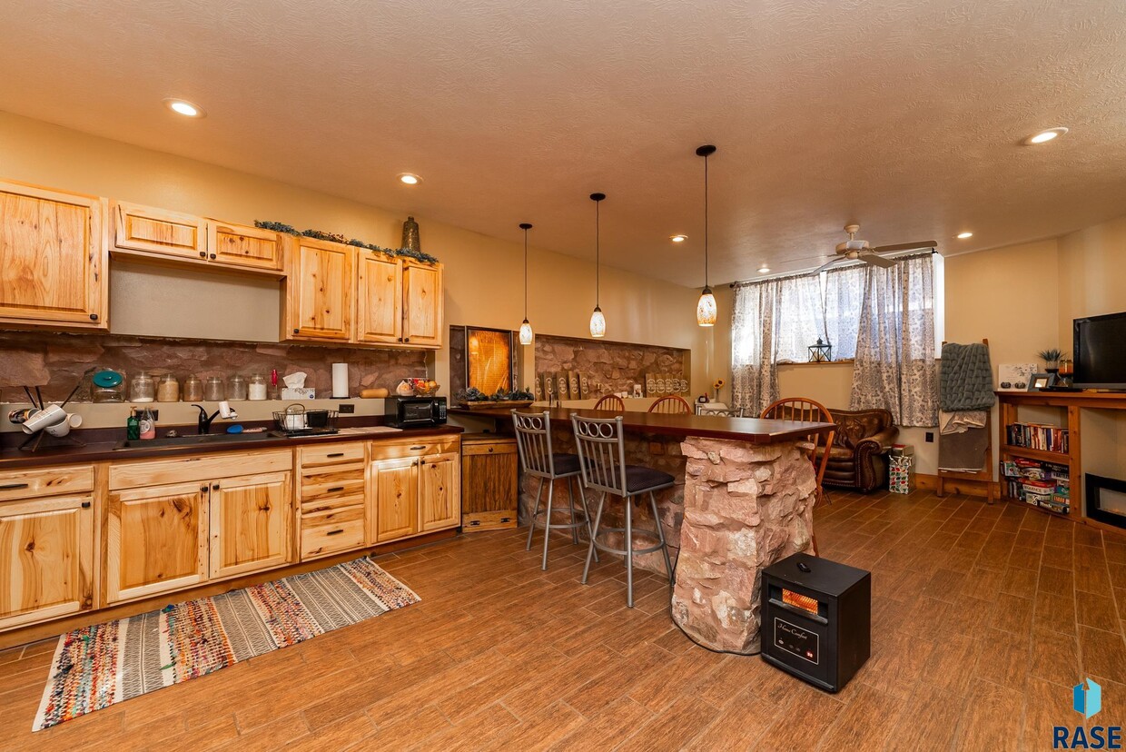 101 N Main Ave, Hartford, SD 57033 Room for Rent in Hartford, SD