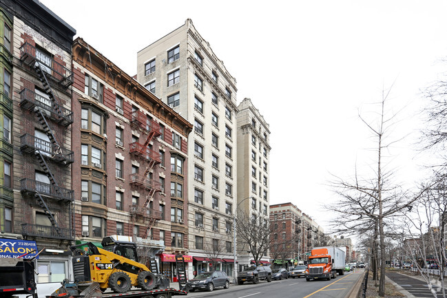 Building Photo - The Sarsfield