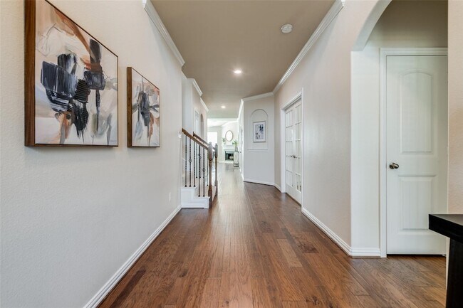 Building Photo - 2408 Griffith Park Dr