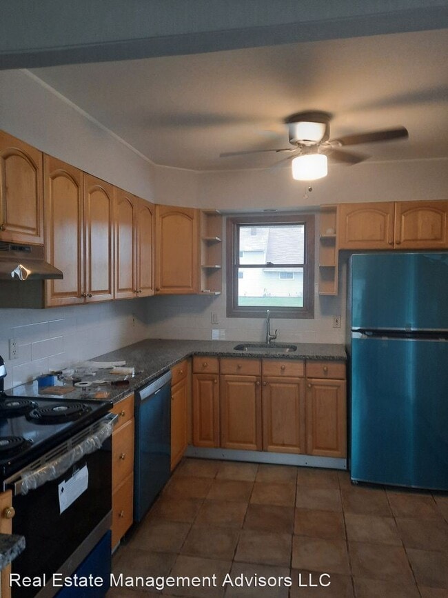 Building Photo - 16 Greenbriar Rd